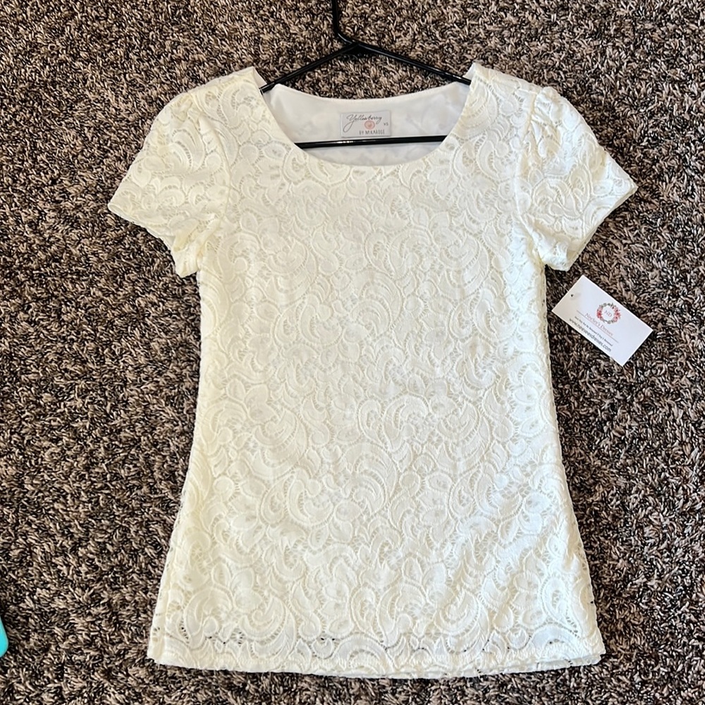 NWT lace top, beautiful fully lined